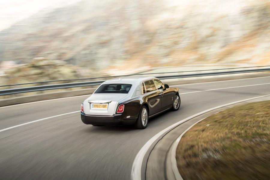  Rolls-Royce Phantom EWB 2017 года  (UK) (фото 33 из 40)